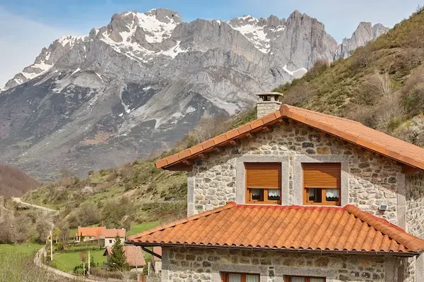 green-valley-mountain-landscape-maria-valdeon-ca-2026-01-07-06-41-50-utc