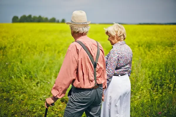 senior-couple-2026-01-09-08-27-08-utc