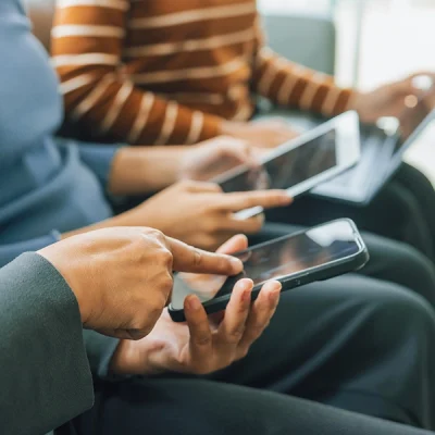 Efectos de la restricción del uso de teléfonos inteligentes en la actividad neuronal