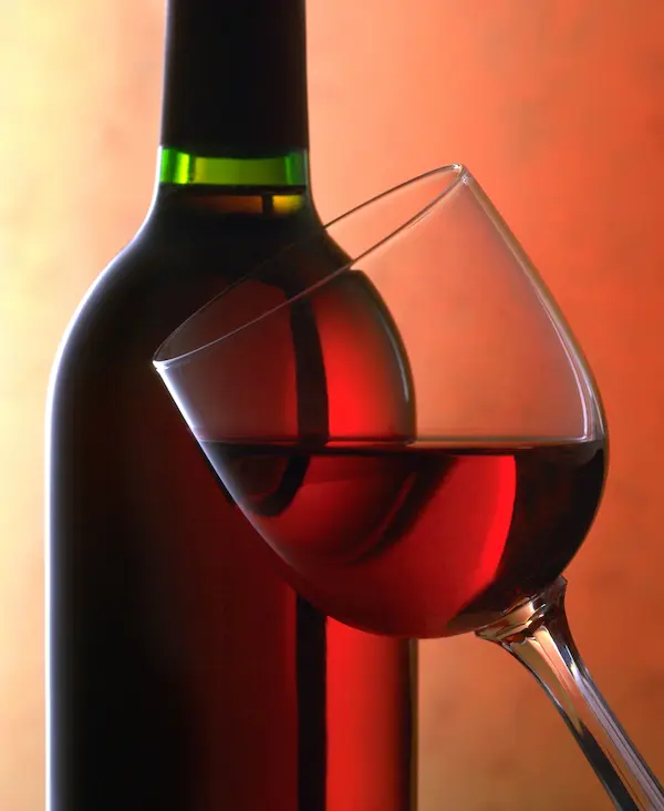 Silvio Garattini, científico y oncólogo de 96 años: “Las botellas de vino deberían llevar advertencias sobre su peligrosidad para la salud”